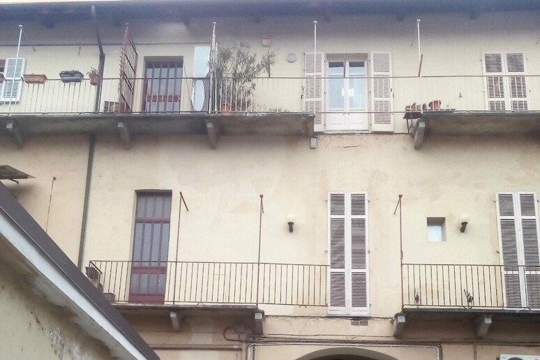 Crolla balcone, colf muore travolta da macerie ad Asti - RIPRODUZIONE RISERVATA
