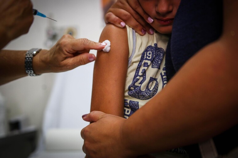Vaccinazioni all 'ospedale Annunziata di Napoli - RIPRODUZIONE RISERVATA