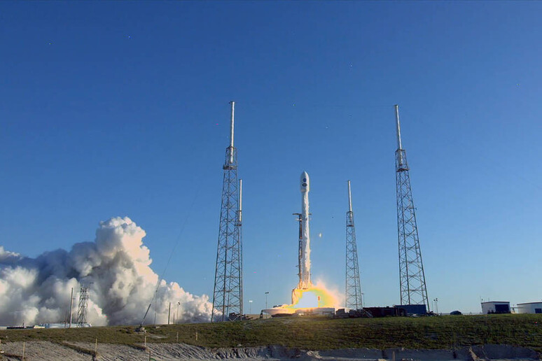 Il lancio del satellite Tess, il nuovo cacciatore di pianeti della Nasa, dalla base di Cape Canaveral con il razzo Falcon 9 della Space X (fonte: NASA TV) - RIPRODUZIONE RISERVATA