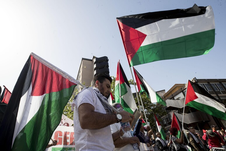 25 aprile: bandiere Palestina al corteo - Ultima ora - Ansa.it