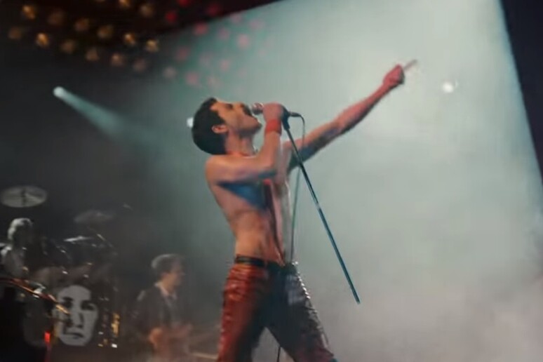 Rami Malek in un 'immagine del film Bohemian Rhapsody, sulla storia dei Queen - RIPRODUZIONE RISERVATA