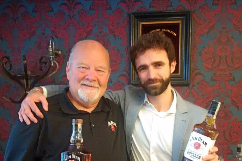 Nella foto da sinistra  Fred Noe, Master Distiller della settima generazione dei discendenti di Jim Beam e Fabio Pane, whisky brand director di Martini &amp; Rossi. - RIPRODUZIONE RISERVATA