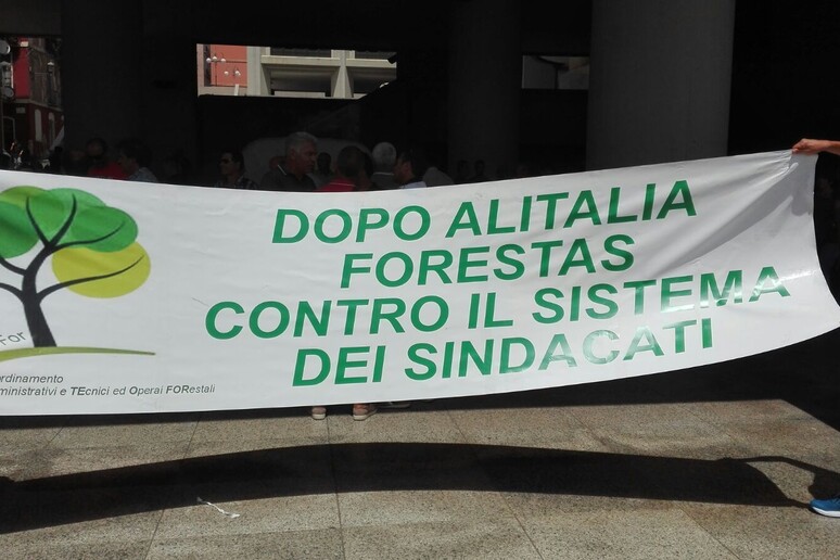 Lavoro: protesta Forestas - RIPRODUZIONE RISERVATA
