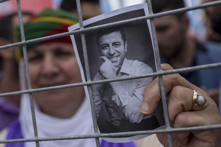 Tra i dissidenti in prigione in Turchia l 'ex leader curdo Selahattin Demirtas, che soffre di problemi cardiaci © ANSA/EPA