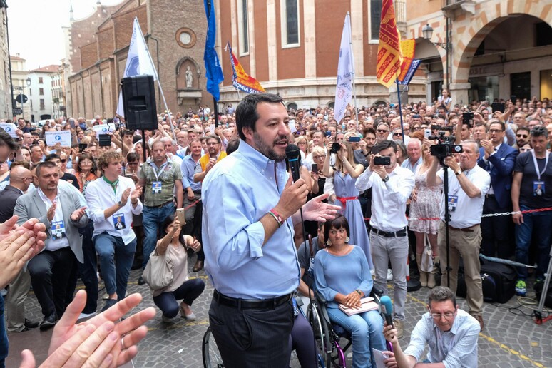 Matteo Salvini durante un comizio a Vicenza - RIPRODUZIONE RISERVATA