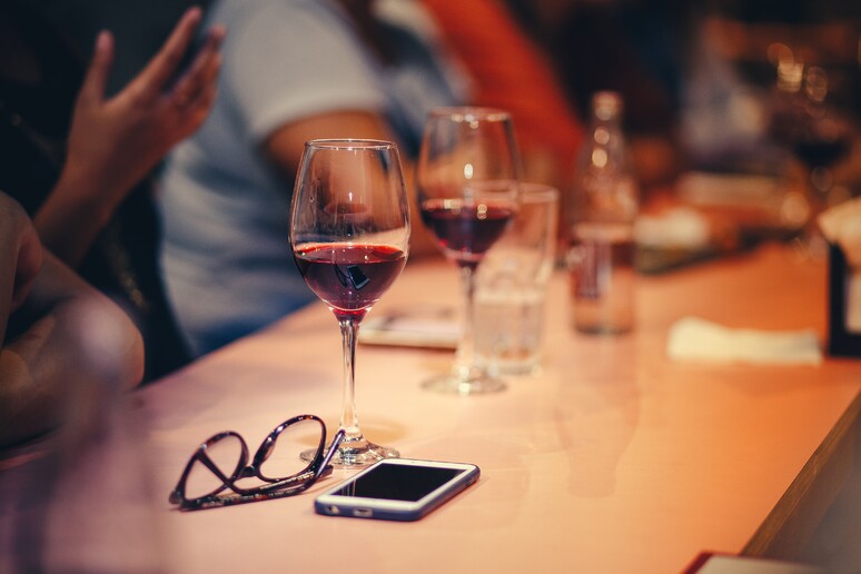 Indagine su vino e social - RIPRODUZIONE RISERVATA