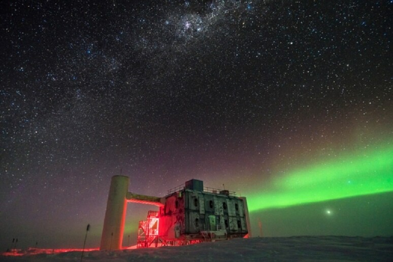 L 'osservatorio per neutrini IceCube, in Antartide (fonte: Martin Wolf, IceCube/NSF) - RIPRODUZIONE RISERVATA