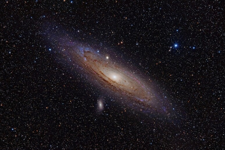La galassia Andromeda, vicina di casa della Via Lattea, responsabile della scomparsa della sorella perduta della nostra galassia, divorata due miliardi di anni fa (fonte: Adam Evans) - RIPRODUZIONE RISERVATA