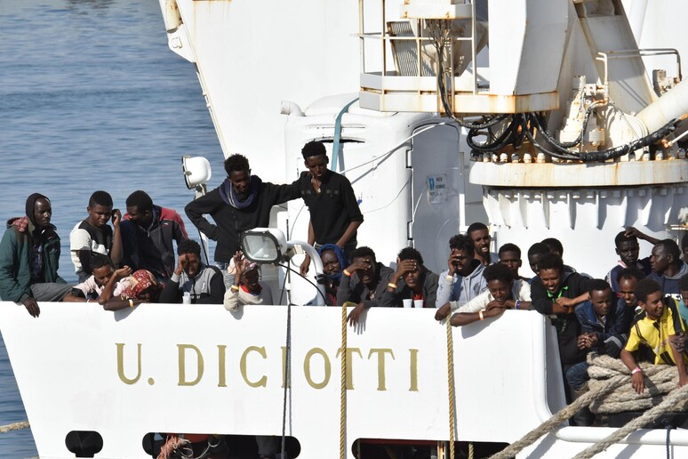 Migranti a bordo della nave Diciotti - RIPRODUZIONE RISERVATA