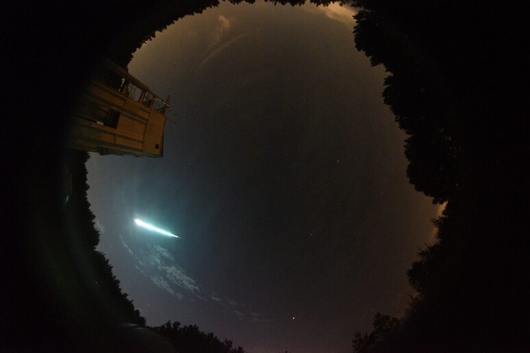La luce di un bolide, fotografata dalla Nasa (fonte: Nasa Meteor Watch) - RIPRODUZIONE RISERVATA