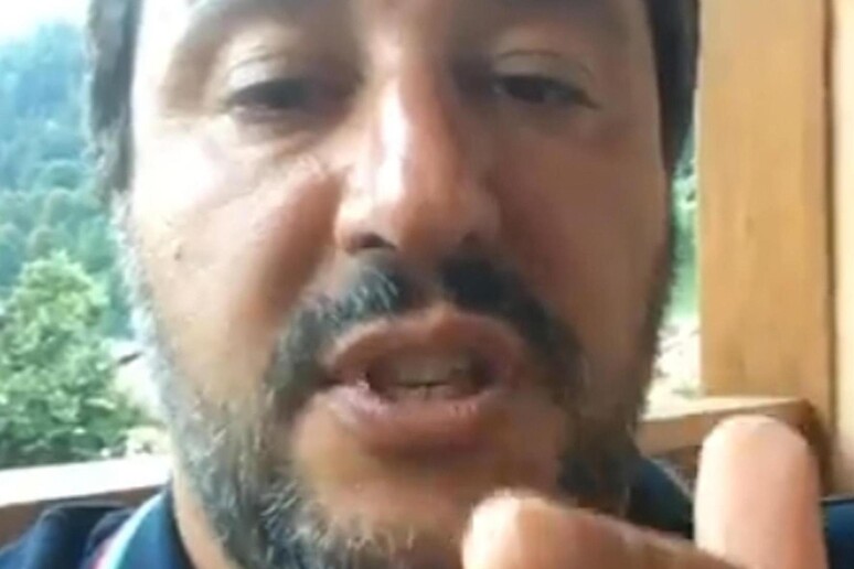 Migranti: Salvini a Fico,tu fai presidente io ministro - RIPRODUZIONE RISERVATA