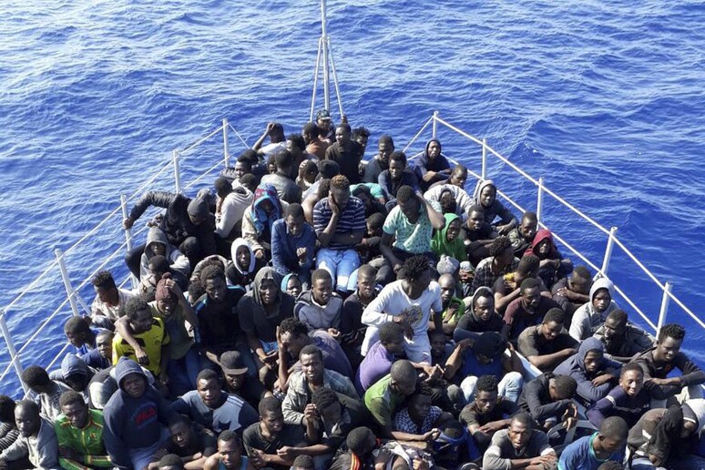 Migranti: Unhcr, 850 morti nel Mediterraneo ultimi 2 mesi © ANSA/AP