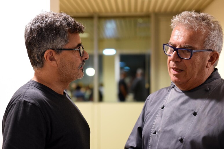 Il regista Paolo Genovese e lo chef Igles Corelli alla Città del Gusto di Roma - RIPRODUZIONE RISERVATA