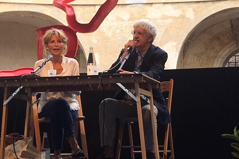 Lilli Gruber e Beppe Severgnini al Festivaletteratura di Mantova - RIPRODUZIONE RISERVATA