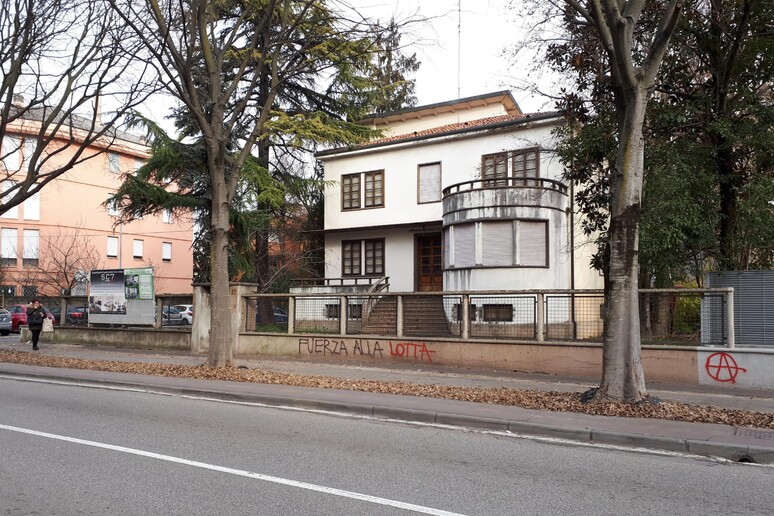 La villa a Padova nel cui scantinato è stato trovato il 74enne morto con accanto l 'inseparabile cagnolino - RIPRODUZIONE RISERVATA