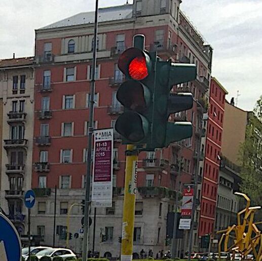 Multa per semaforo rosso valida anche con giallo ‘lampo’ © ANSA/dbc
