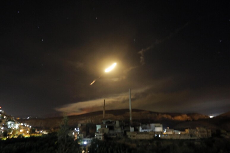 L 'aviazione israeliana ha condotto la scorsa notte un esteso attacco contro obiettivi militari iraniani in Siria -     RIPRODUZIONE RISERVATA