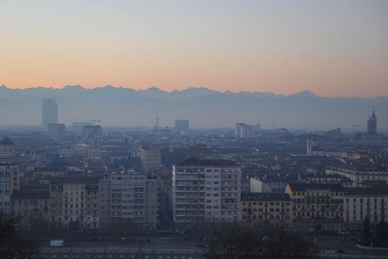 Smog: peggiora aria, Torino ferma anche i diesel Euro 5 - RIPRODUZIONE RISERVATA