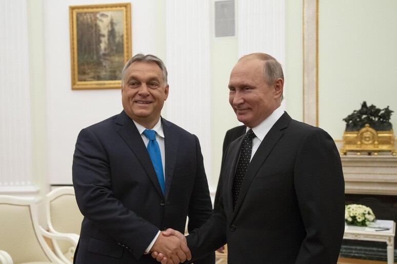 Viktor Orban e Vladimir Putin (foto di archivio) - RIPRODUZIONE RISERVATA
