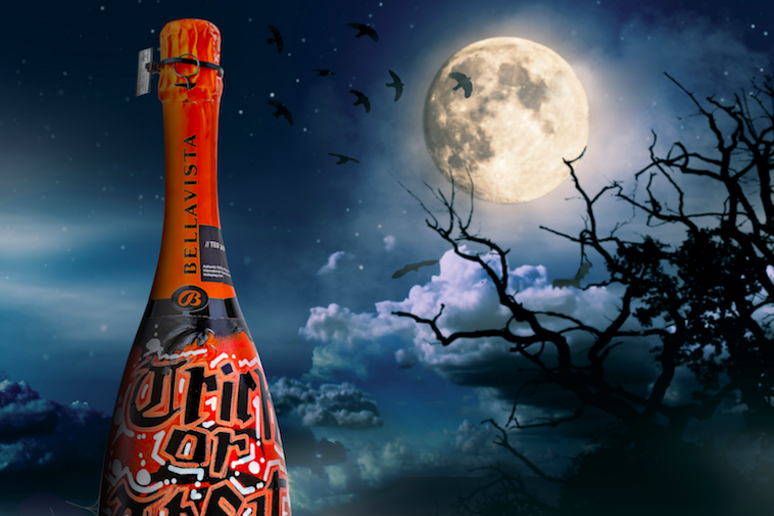 Arriva la bottiglia di vino, bollicine di un noto brand della Franciacorta, per celebrare Halloween - RIPRODUZIONE RISERVATA