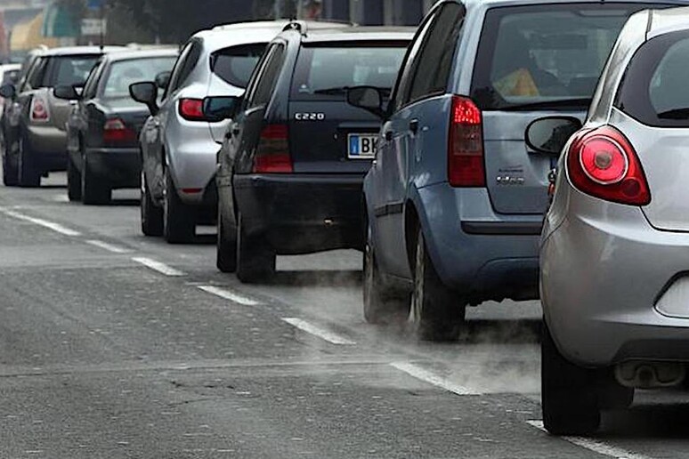Auto, l 'Europa toglie le  'manette ' al Diesel - RIPRODUZIONE RISERVATA