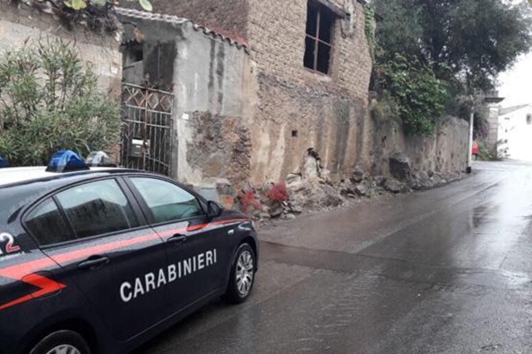 Maltempo: piogge in Sardegna, crolla tetto casa - RIPRODUZIONE RISERVATA