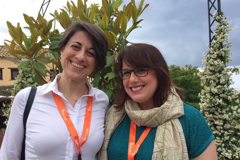 Silvia Grimaldi a sinistra con la neurologa Chiara Cupidi, che ha collaborato alla ricerca - RIPRODUZIONE RISERVATA