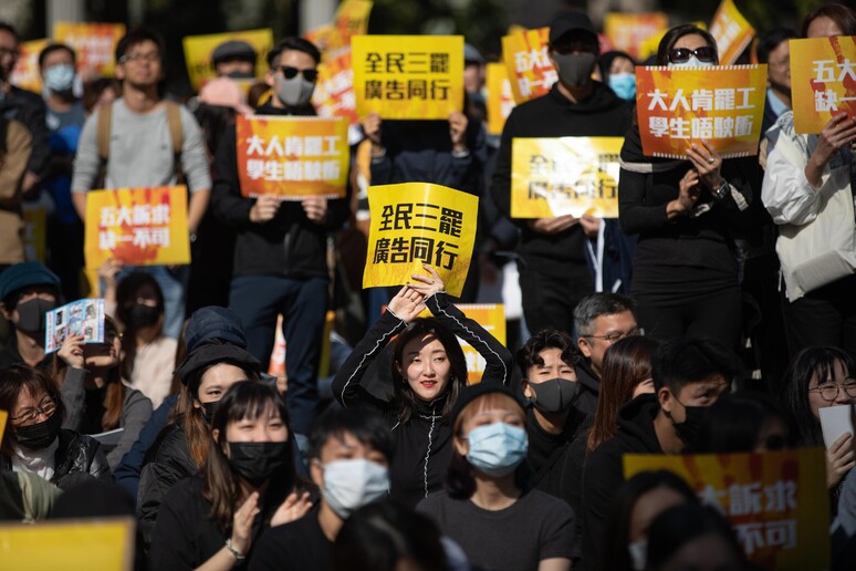 Una immagine di protesta a Hong Kong © ANSA/EPA