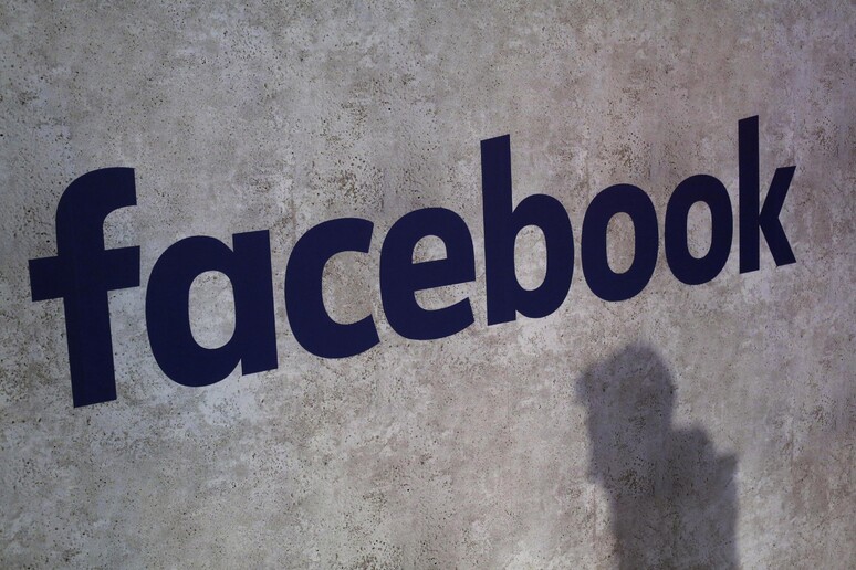 Facebook, Germania limita la raccolta dati degli utenti © ANSA/AP