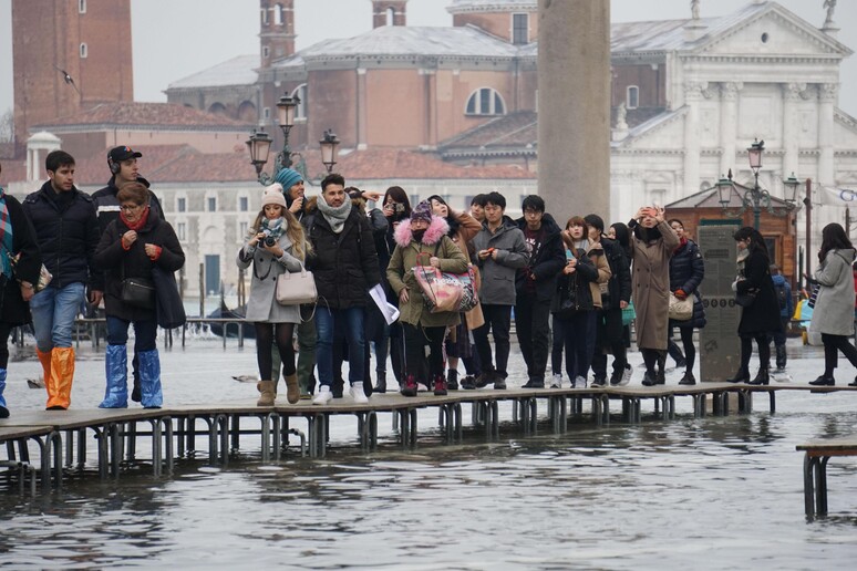 Maltempo: Venezia, acqua alta a 113 centimetri - RIPRODUZIONE RISERVATA