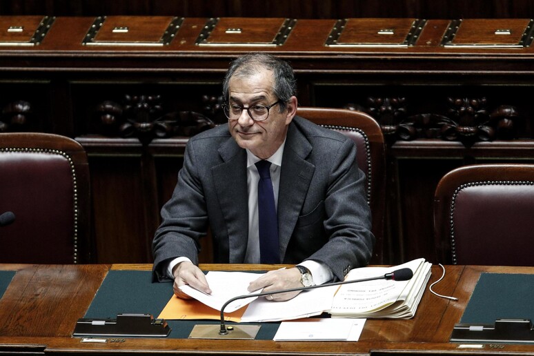 Il ministro dell 'Economia Giovanni Tria alla Camera durante il question time, Roma 21 Novembre 2018 - RIPRODUZIONE RISERVATA