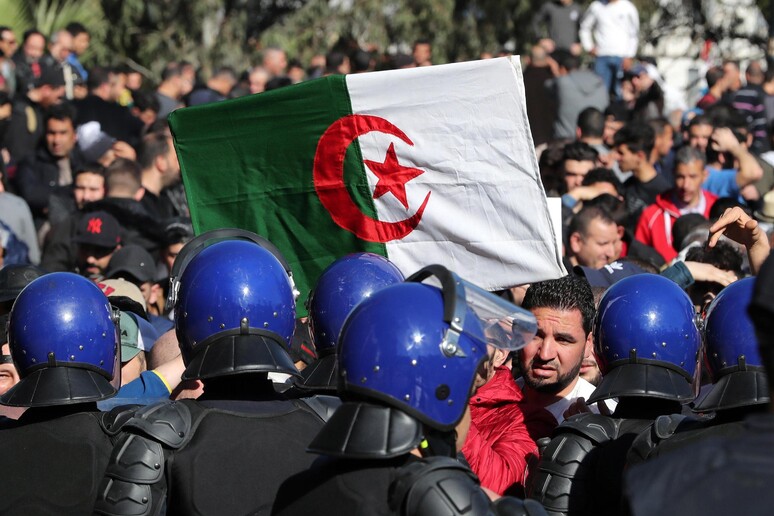La manifestazioni contro Abdelaziz Bouteflika ad Algeri, 1 marzo 2019 © ANSA/EPA