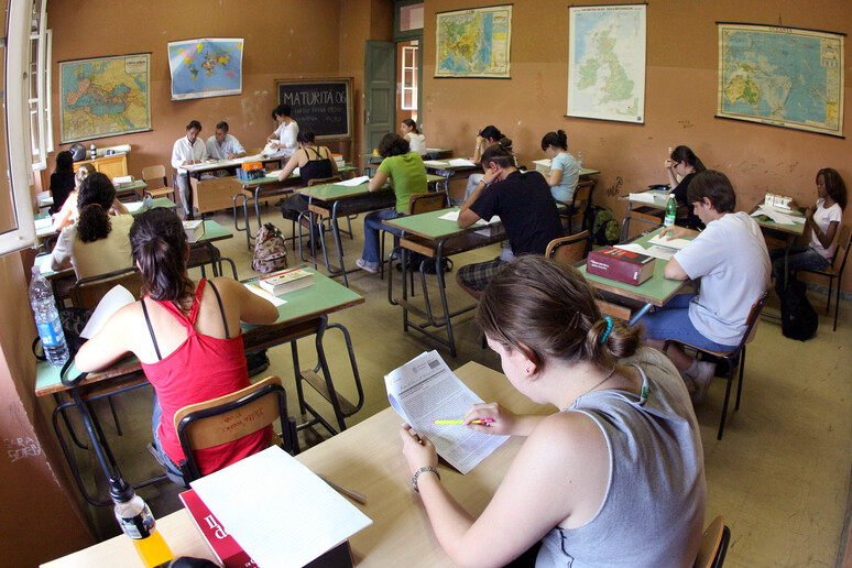 Studenti in classe a Roma - RIPRODUZIONE RISERVATA