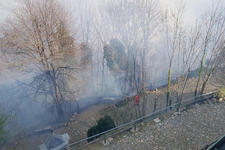 Incendio a Belmonte, santuario patrimonio Unesco in pericolo - RIPRODUZIONE RISERVATA