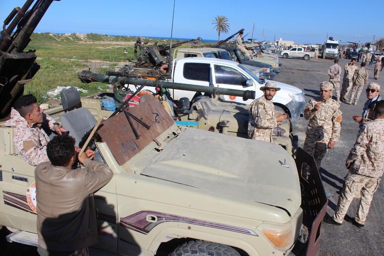 Libia: le milizie di Misurata e quelle del governo provvisorio a difesa di Tripoli © ANSA/EPA