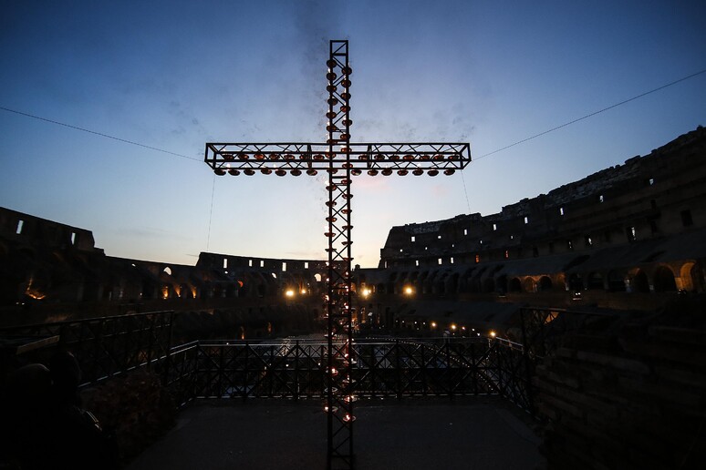 La Via Crucis del 2019 al Colosseo. - RIPRODUZIONE RISERVATA