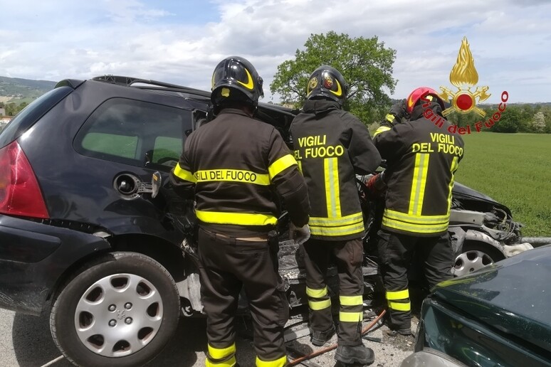 Incidenti Stradali: scontro frontale a San Severino,un morto - RIPRODUZIONE RISERVATA