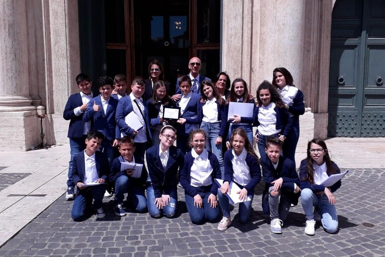 Gli studenti premiati a Montecitorio - RIPRODUZIONE RISERVATA