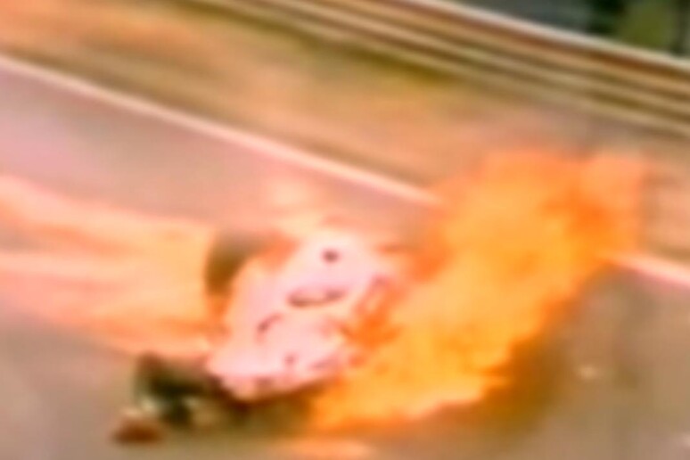 Niki Lauda, l 'incidente al Nurburgring nel 1976 - RIPRODUZIONE RISERVATA