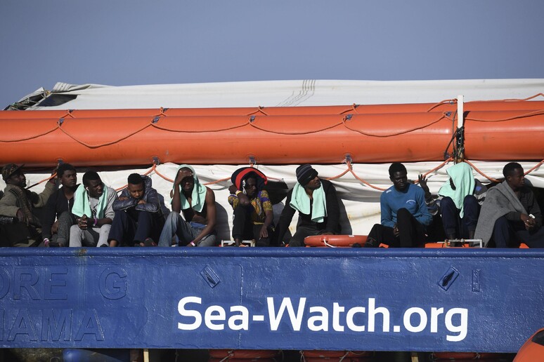 La Sea Watch ad Agrigento © ANSA/AP