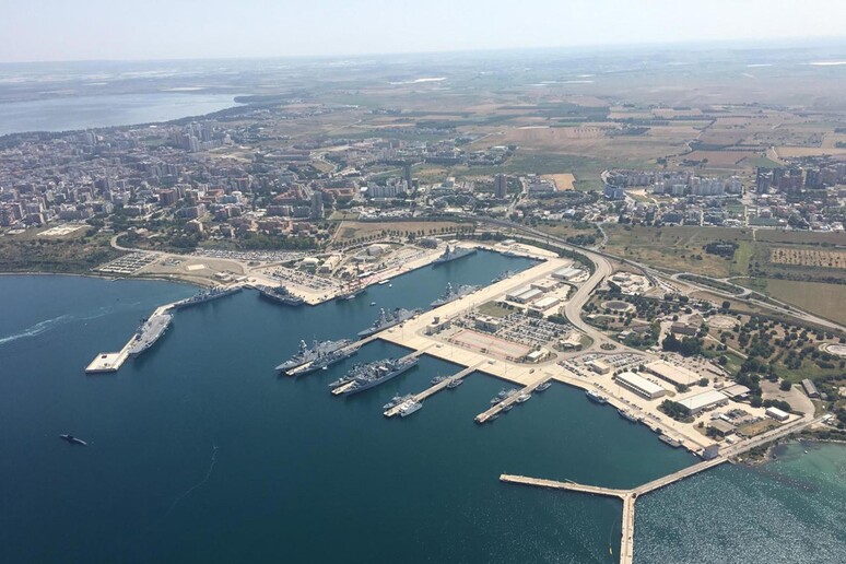 Il porto di Taranto - RIPRODUZIONE RISERVATA