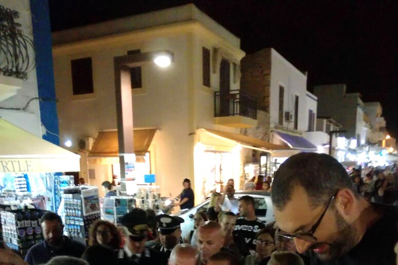 Berlusconi a Lampedusa - RIPRODUZIONE RISERVATA