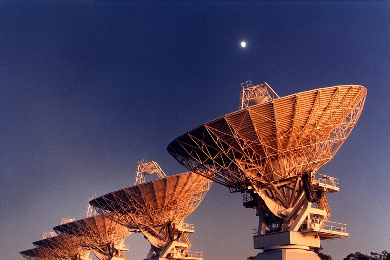 Le costellazioni di satelliti rischiano di interferire con l 'attività di telescopi e radiotelescopi (fonte: Csiro) - RIPRODUZIONE RISERVATA