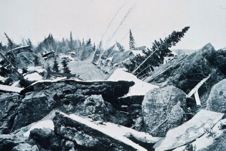 Alcuni effetti del terremoto di magnitudo 9,2 che ha colpito l 'Alaska nel 1964 (fonte: NOAA/ Wikimedia Commons) - RIPRODUZIONE RISERVATA