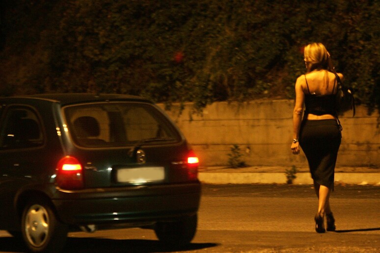 Prostituzione in strada (Foto d 'archivio) - RIPRODUZIONE RISERVATA