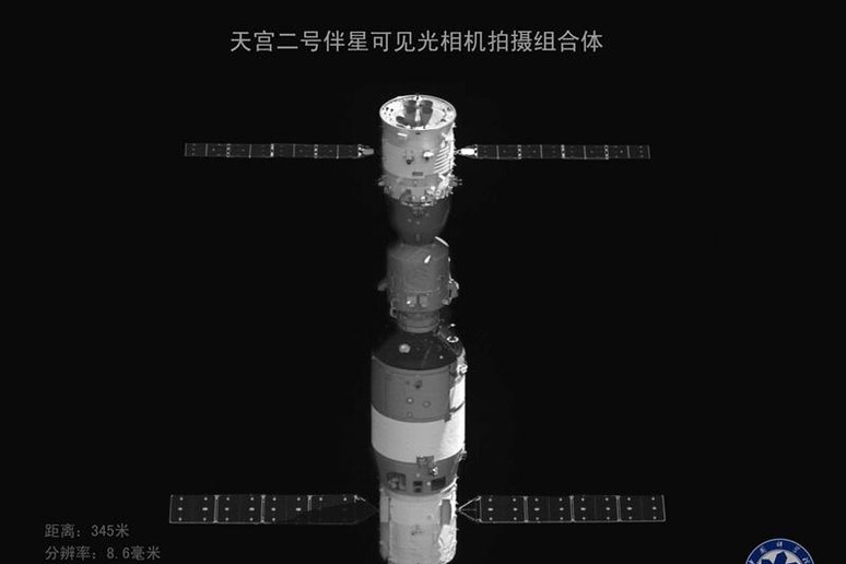 La stazione spaziale cinese Tiangong 2, il cui nome significa  'Palazzo celeste ' (fonte: CCTV) - RIPRODUZIONE RISERVATA