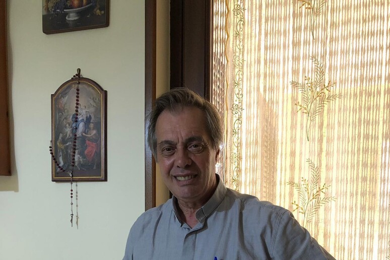 Padre Antonio Guarino del centro per migranti  'Fernandes ' - RIPRODUZIONE RISERVATA