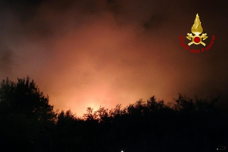 Incendi: fiamme nel sud Sardegna - RIPRODUZIONE RISERVATA