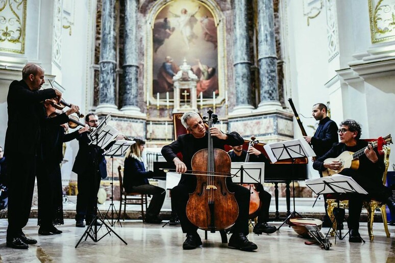 Giovanni Sollima e l 'Arianna Art Ensemble - RIPRODUZIONE RISERVATA