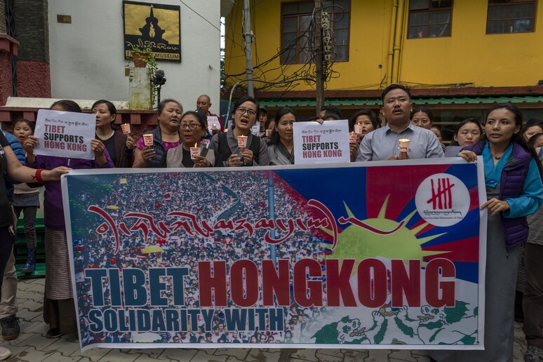 Falsi account Cina anti piazza Hong Kong © ANSA/AP